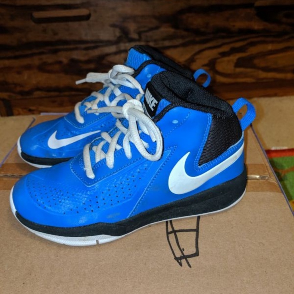 Nike Tennis Shoes